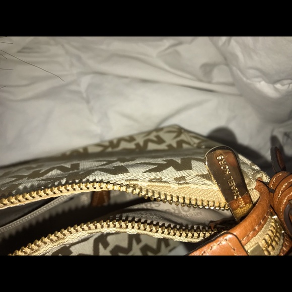 Michael Kor Purse - Picture 5 of 6